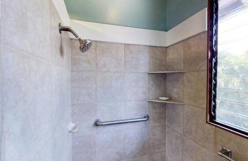 Princeville House | Hale On'tario - 2 Bedroom plus Loft