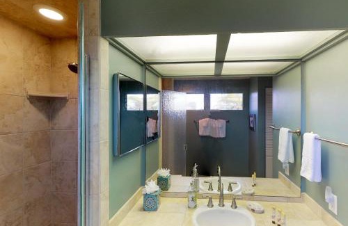 Princeville House | Hale On'tario - 2 Bedroom plus Loft