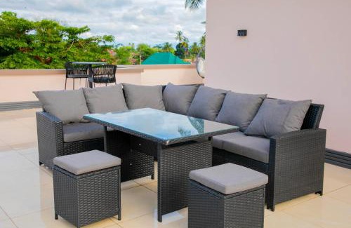 Tanga Apartment | Hale Residence