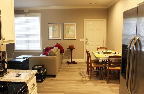 Bella Vista Apartment | Haley Retreat, A New Modern Comfortable Guest House