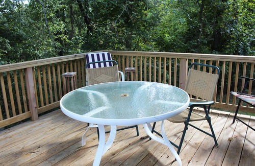 Bella Vista Apartment | Haley Retreat, A New Modern Comfortable Guest House