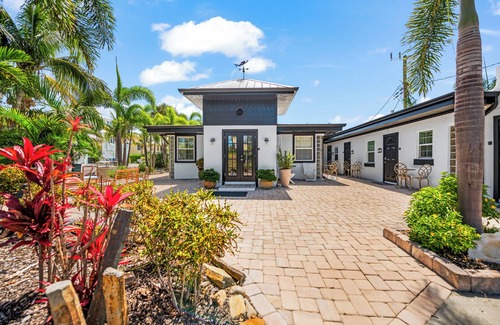 Holmes Beach Apartment | Haley's at The Anna Maria Island Inn