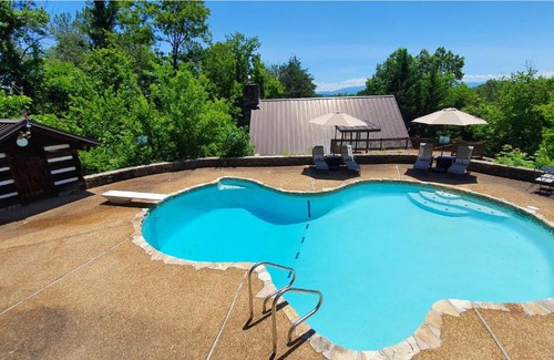 Sevierville House | Haleywood, Private 125 acres on Lake Douglas with 2 cabins, Seasonal Pool, Boat Dock, Free Ticket!