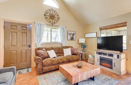 Medicine Park House | half Mi to Lake Lawtonka Mtn-View Haven!