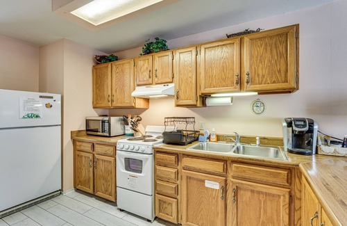 Red River House | < Half-Mi to Red River Ski Area: Townhome w/Patio