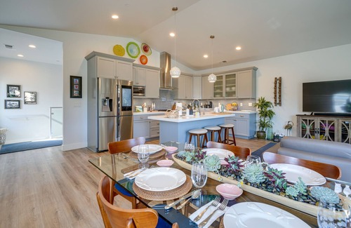 Half Moon Bay House | Half Moon Bay Vacation Rental: 1 Mile to Beach!