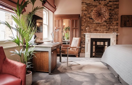 Herne Hill Hotel | Half Moon