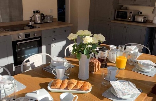 Walsingham House | Half Moon House is a beautifully renovated brick and flint cottage near Wells.