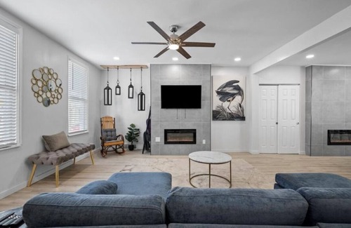 East Allegheny House | Half Off on Selected Days Huge Pittsburgh Home Luxe Bed/Bath and Baths Sleeps 14