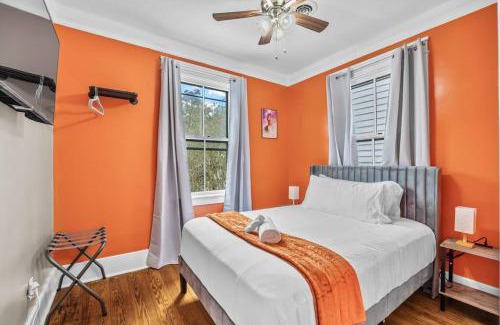 Wilmington Historic District House | Half Off SALE! Downtown Home with King Bed FirePit Free Parking and Huge Back Yard Filming Allowed