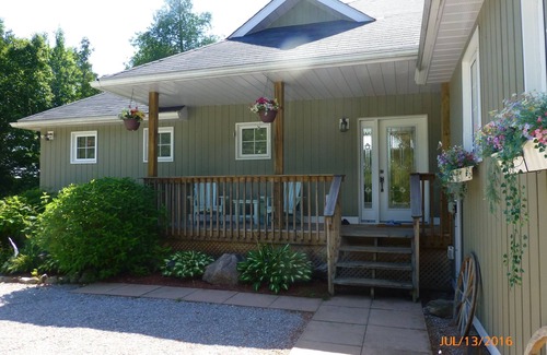 Haliburton Cottage | Halfmoon Paradise Cottage - Lakefront Luxury Cottage