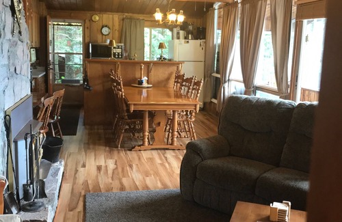 Minden Hills Cottage | Haliburton Lakefront Sleeps 8 + 7 Boats Included + 2 Swim Rafts & 2 King Beds