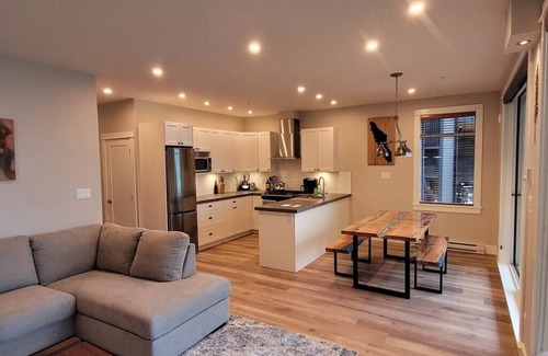 Port Renfrew Apartment | Halibut Hideaway - New Oceanfront cottage