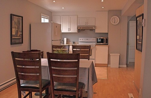 Timberlea Apartment | Halifax/Lakeside Bachelor Queen Bed Prvt Bath/Kitchen/Entrance (Front Unit)