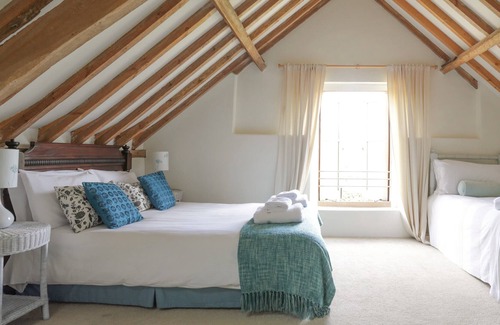 Haveringland House | Hall Barn is a 5* family and dog-friendly holiday cottage in rural North Norfolk