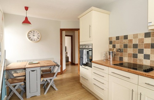 Louth House | HALL FARM COTTAGE, pet friendly, country holiday cottage in Louth