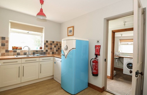 Louth House | HALL FARM COTTAGE, pet friendly, country holiday cottage in Louth
