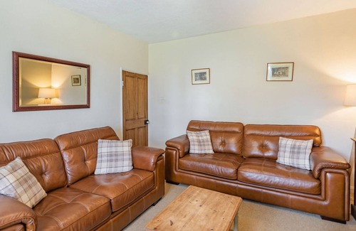 Kneesall House | HALL FARM HOUSE, family friendly, with hot tub in Southwell