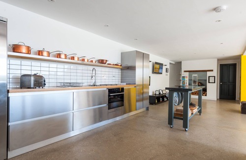 Boughton House | Hall Farmhouse. dog friendly, large outdoor pool, hot tub, firepit & XL BBQ