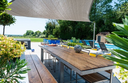 Boughton House | Hall Farmhouse. dog friendly, large outdoor pool, hot tub, firepit & XL BBQ