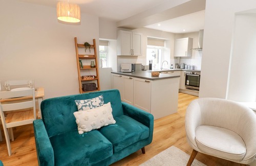 Carperby Cottage | HALL GARTH COTTAGE, pet friendly in Carperby