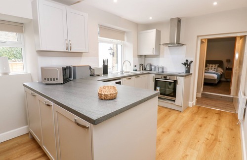 Carperby Cottage | HALL GARTH COTTAGE, pet friendly in Carperby