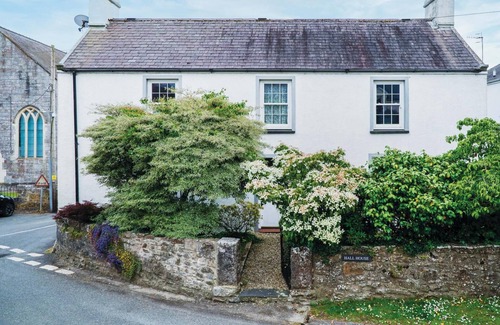 St. Florence House | Hall House 3 Bedroom House St Florence