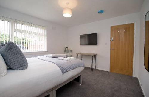 Wyken House | Hall Lane House - 4Bed Gem Near Coventry Hospital with FREE Driveway Parking