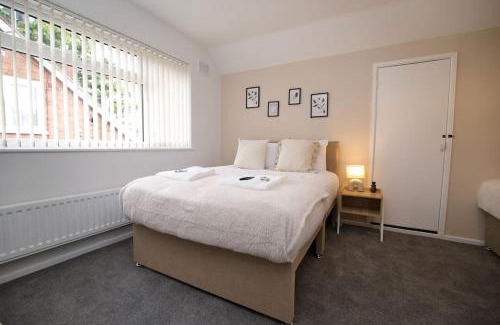 Wyken House | Hall Lane House - 4Bed Gem Near Coventry Hospital with FREE Driveway Parking