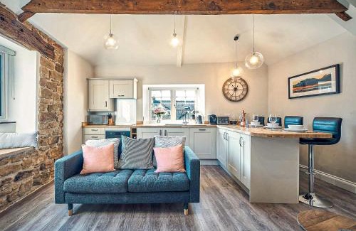 Wall House | Hall Yards Cottage