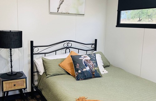 Urangeline Bed & Breakfast | Hallam’s Hut Rural Retreat B&B