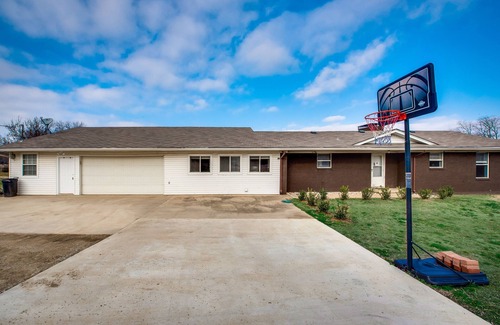 Little Elm House | Hallelujah Lakefront Urban Oasis - STEPS to SAND with fishing & boating!