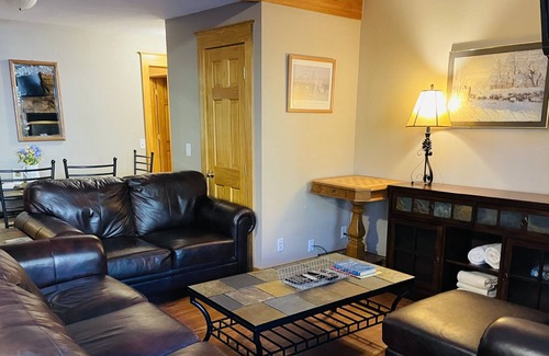 Estes Park Condo | Hallett Peak 101 - 2 Br Condo with Fireplace - Lake/Mountain Views!