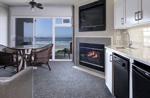Newport Hotel | Hallmark Resort - Newport