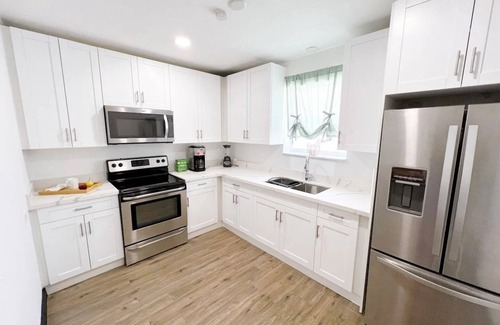 Liberty City House | Halloween Family Home 🎃 near Miami Airport in Midtown with Free Parking and WiFi