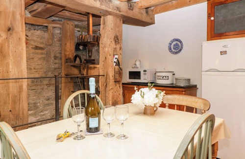 Huntington Cottage | HALLS MILL, pet friendly, with open fire in Huntington, Herefordshire
