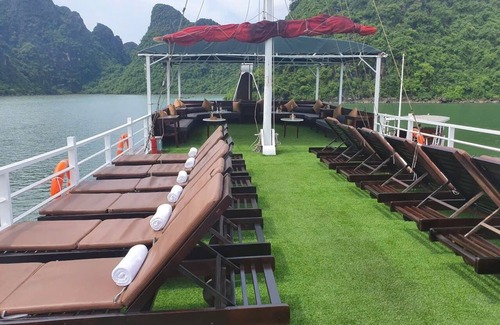 Bai Chay Cabin | halong marina bay cruise