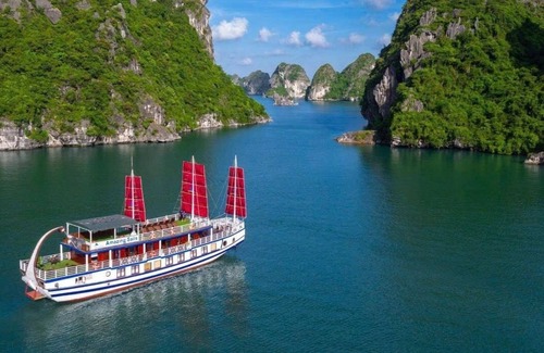 Bai Chay Cabin | halong marina bay cruise