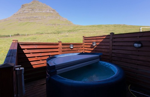 Grundarfjordur Cabin | Halsabol Sumarhus by Mt Kirkjufell