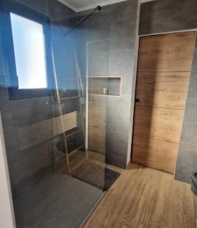 Gignac-la-Nerthe House | Halte Provence - 2 chambres - Piscine - Salle de bain privée - Parking gratuit