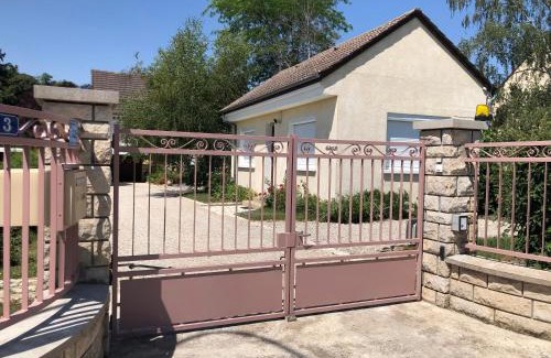 Saint-Julien-du-Sault Apartment | Halte Saltusienne