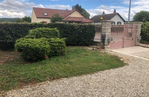 Saint-Julien-du-Sault Apartment | Halte Saltusienne