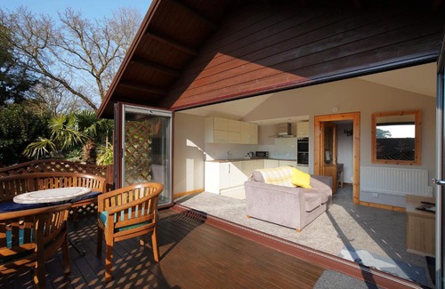 Netley Bed & Breakfast | Hamble Retreat Studios and Lodge