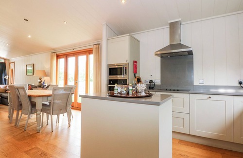Barnsdale Cottage | HAMBLETON, pet friendly, with open fire in Exton, Rutland