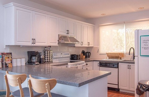 Frontenac Cottage | Hambly House - Luxury Waterfront Cottage w/Sand Beach & Hot Tub!