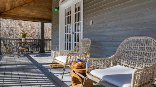 Mars Hill House | Hamersmith Hollow Retreat Estate by AvantStay Great Views
