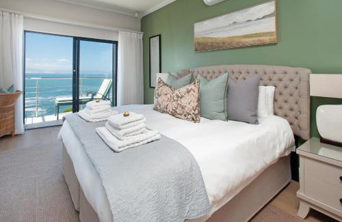 Hermanus City-Centre Apartment | Hamewith Penthouse