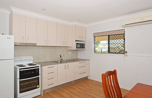 Traviston House | Hami's Retreat - Burrum Heads- Close to Boatramp -2BR - Aircon