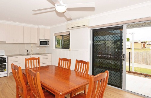 Traviston House | Hami's Retreat - Burrum Heads- Close to Boatramp -2BR - Aircon