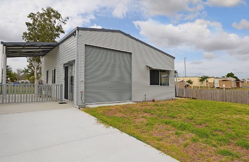 Traviston House | Hami's Retreat - Burrum Heads- Close to Boatramp -2BR - Aircon